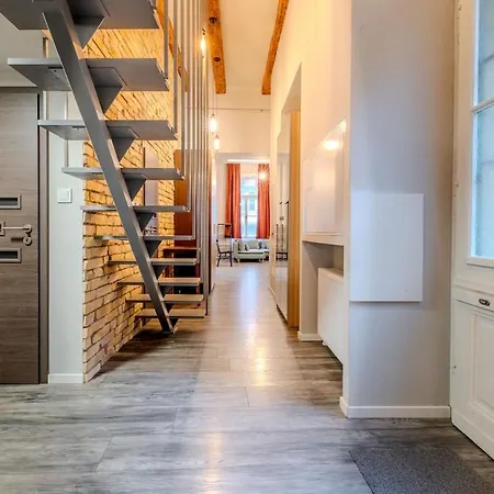 Anna's Ruin Corner Budapesta