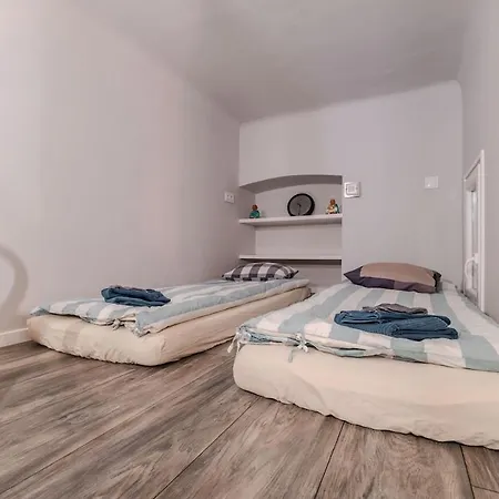 Anna's Ruin Corner Apartament