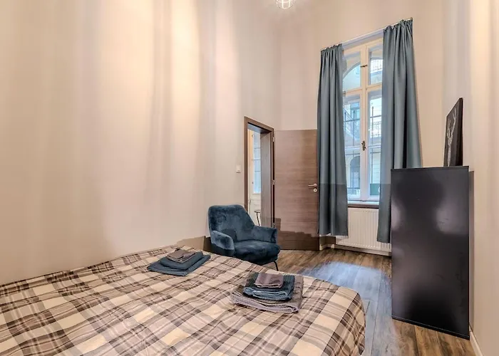 Anna's Ruin Corner *