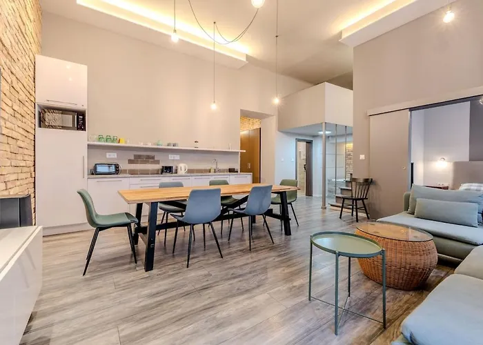 Anna's Ruin Corner *