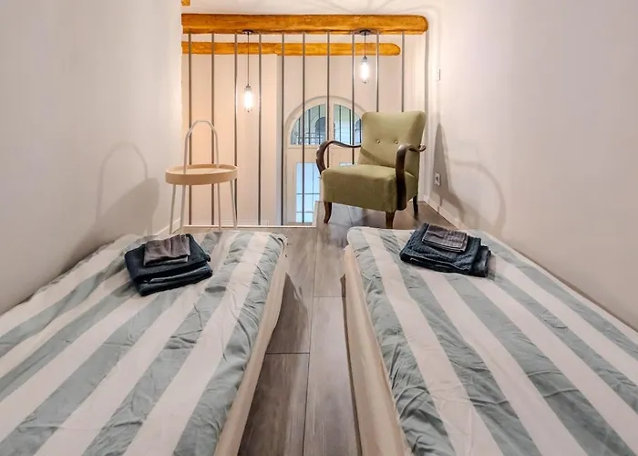 Anna's Ruin Corner *