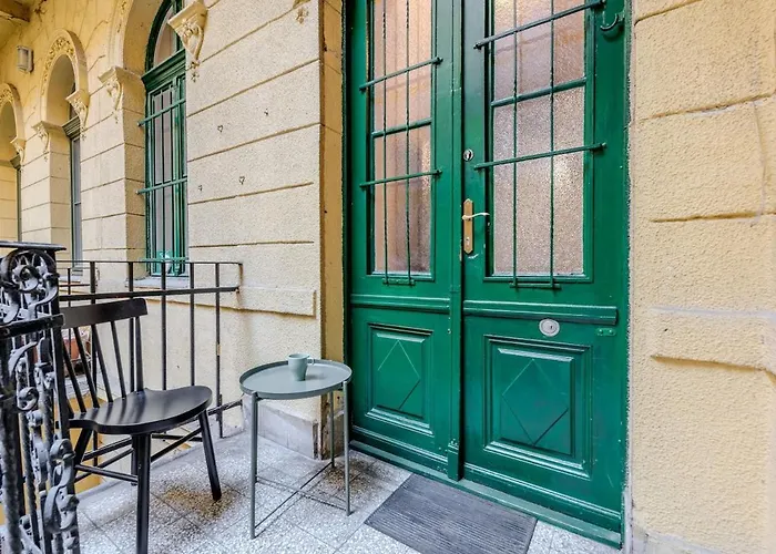 Anna's Ruin Corner * Budapest