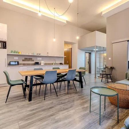 Anna's Ruin Corner *