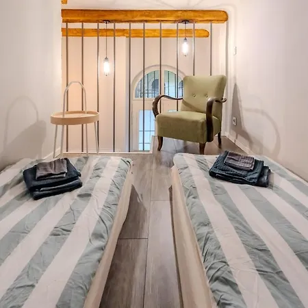 Anna's Ruin Corner *