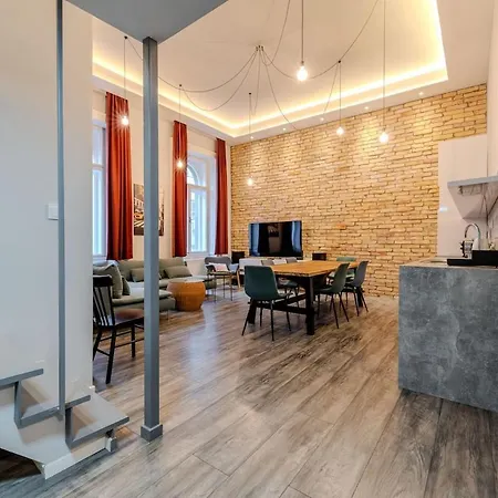 Anna's Ruin Corner * Budapest