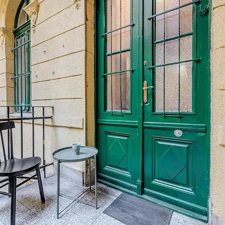 Anna's Ruin Corner * Budapest