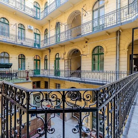 Anna's Ruin Corner Lägenhet