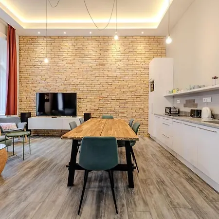 Anna's Ruin Corner *